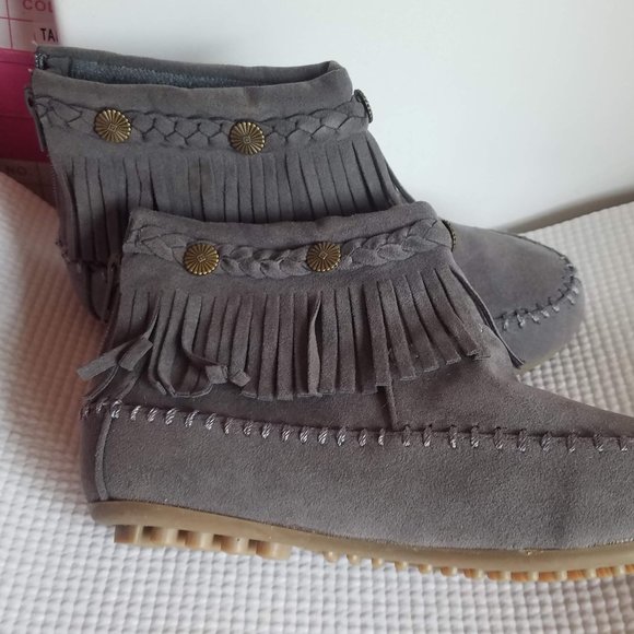 Gray Fringe Boot Mocasin - Picture 6 of 8